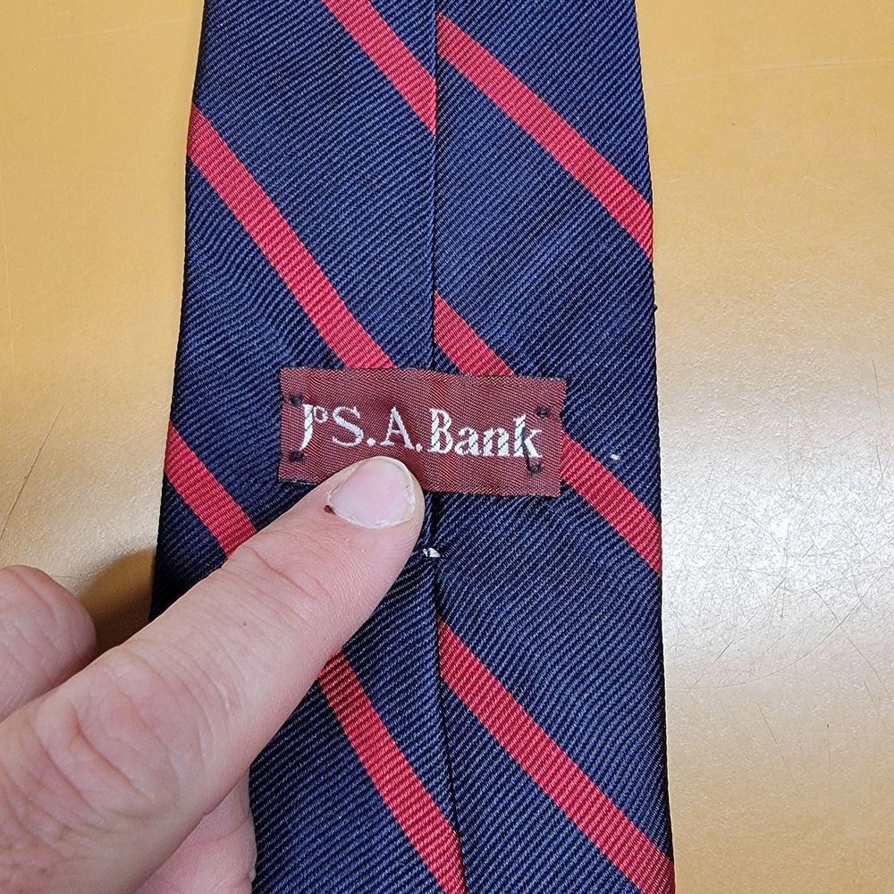 Jos A Bank Mens Navy Red Stripe Silk Blend Necktie - Picture 2 of 4